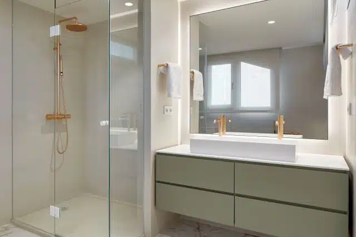 Reformas de baños Comarruga con diseño y materiales duraderos Materiales de alta calidad en reformas de baños Comarruga