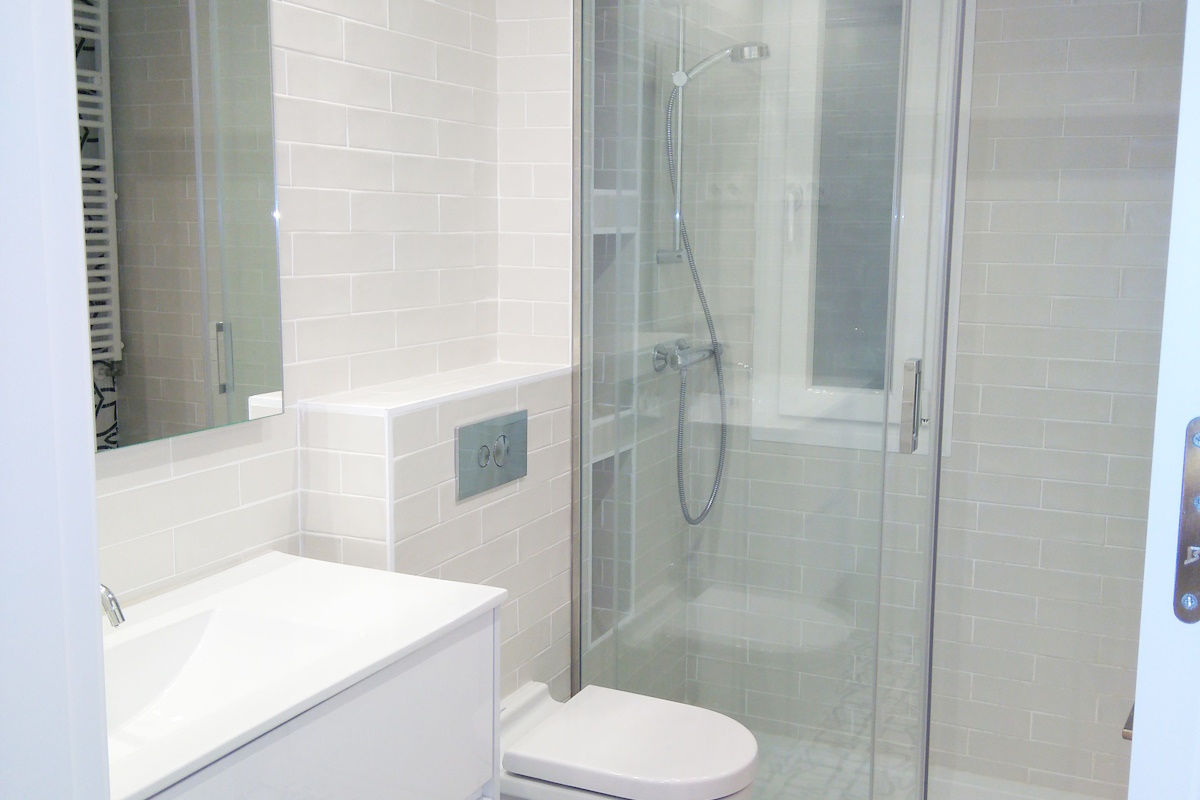 Reformas de baños Tarragona adaptadas a personas con movilidad reducida Baños adaptados en reformas de baños Tarragona para mayor accesibilidad